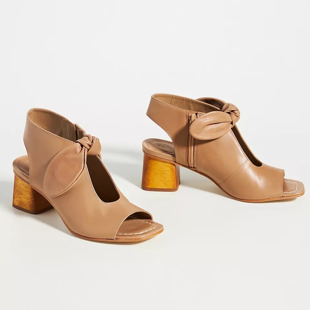 Bernardo Lizzie Tan Open-Toe Block Heeled Sandals